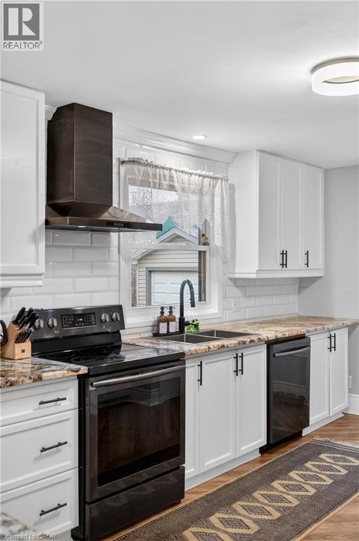 486 East 38Th Street, Hamilton, ON - Indoor Photo Showing Kitchen