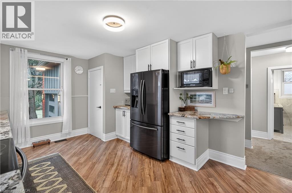 486 East 38Th Street, Hamilton, ON - Indoor Photo Showing Kitchen