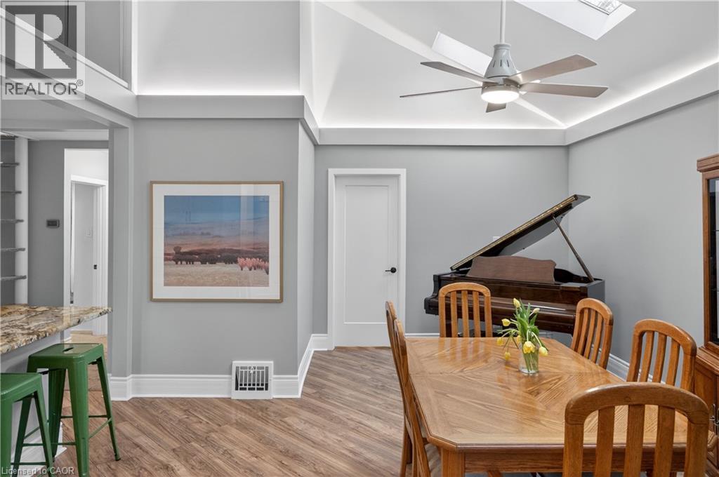 486 East 38Th Street, Hamilton, ON - Indoor Photo Showing Dining Room