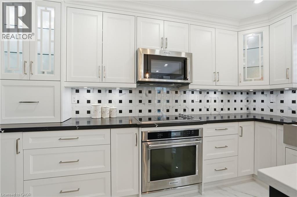 3192 Colebrook Court, Mississauga, ON - Indoor Photo Showing Kitchen