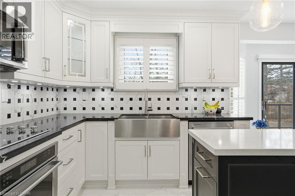 3192 Colebrook Court, Mississauga, ON - Indoor Photo Showing Kitchen