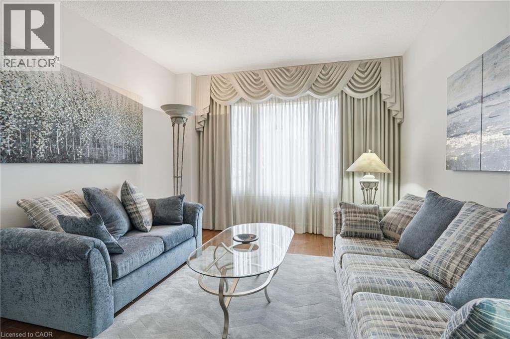 3192 Colebrook Court, Mississauga, ON - Indoor Photo Showing Living Room