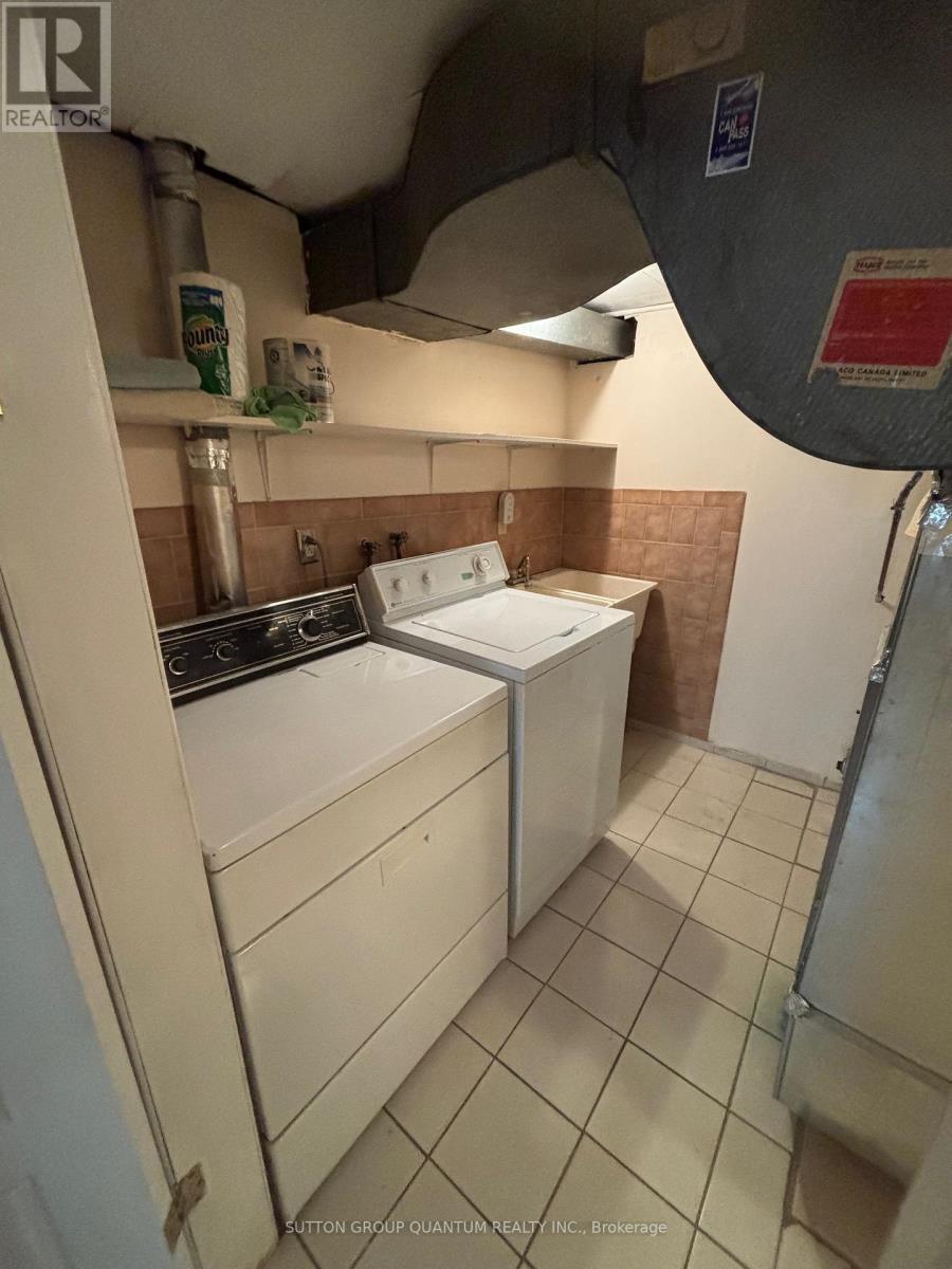 61 Forest Avenue, Mississauga, ON - Indoor Photo Showing Laundry Room