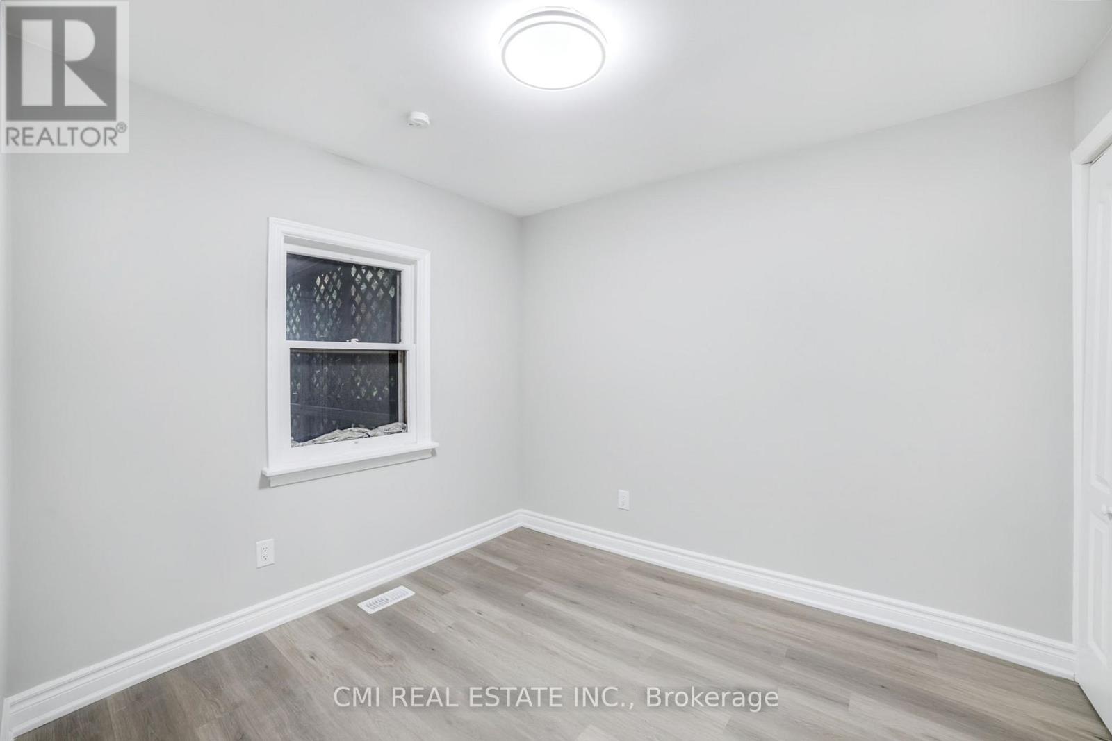 86 Adair Avenue S, Hamilton, ON - Indoor Photo Showing Other Room