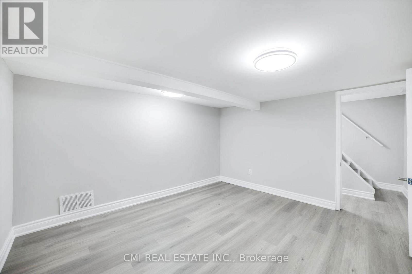 86 Adair Avenue S, Hamilton, ON - Indoor Photo Showing Other Room
