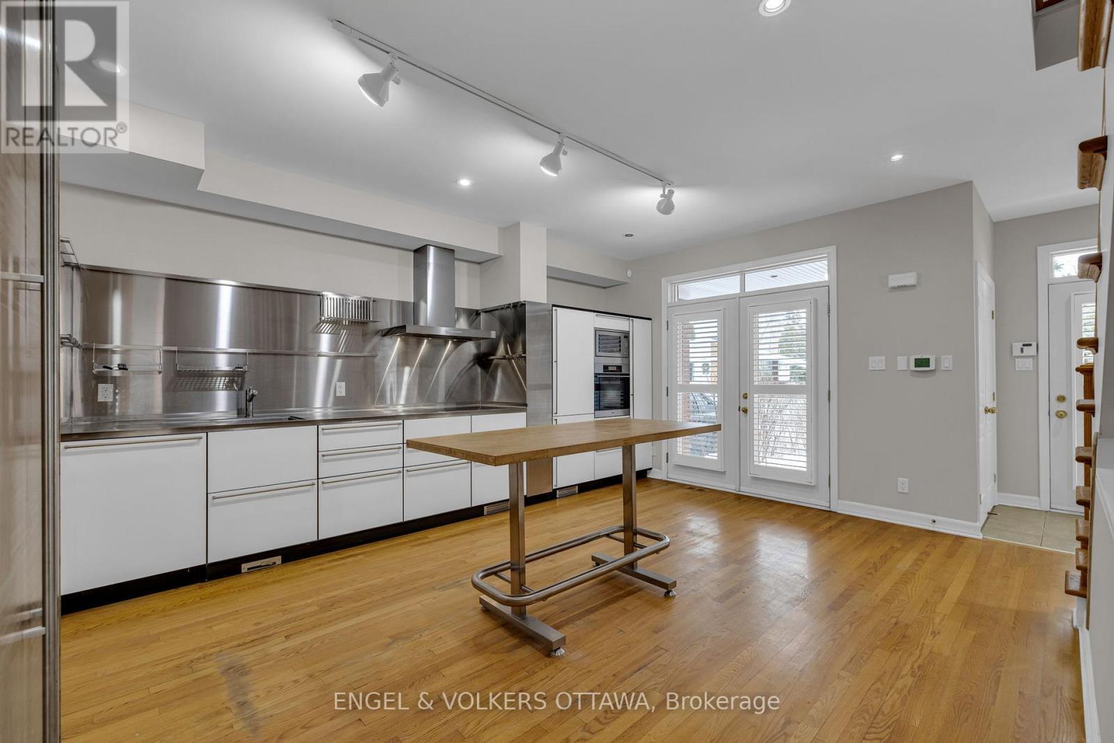 145 Manorhill Private, Ottawa, ON - Indoor