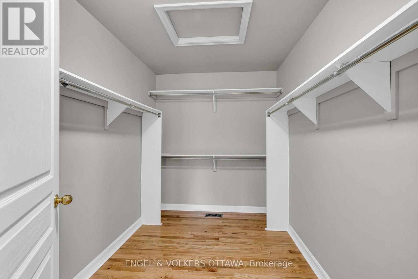 145 Manorhill Private, Ottawa, ON - Indoor With Storage