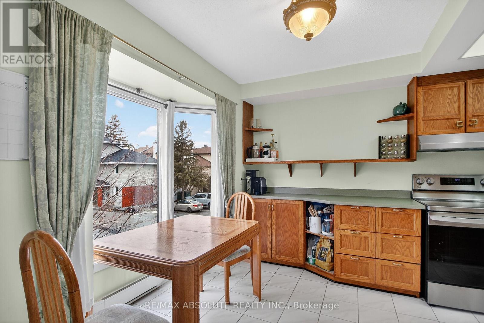 231 Harriot Private, Ottawa, ON - Indoor Photo Showing Kitchen