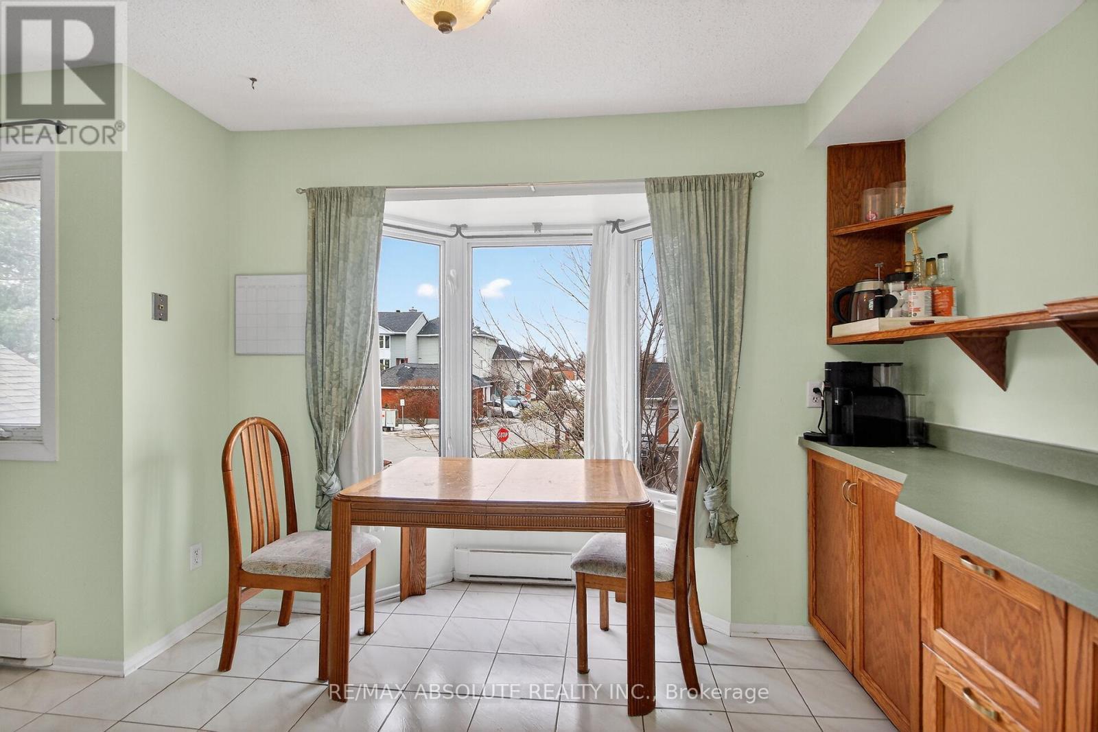 231 Harriot Private, Ottawa, ON - Indoor Photo Showing Dining Room