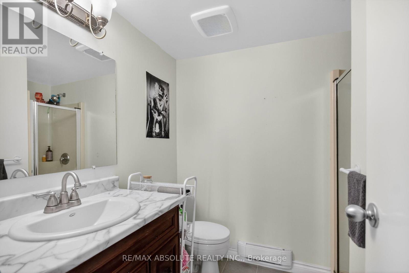 231 Harriot Private, Ottawa, ON - Indoor Photo Showing Bathroom