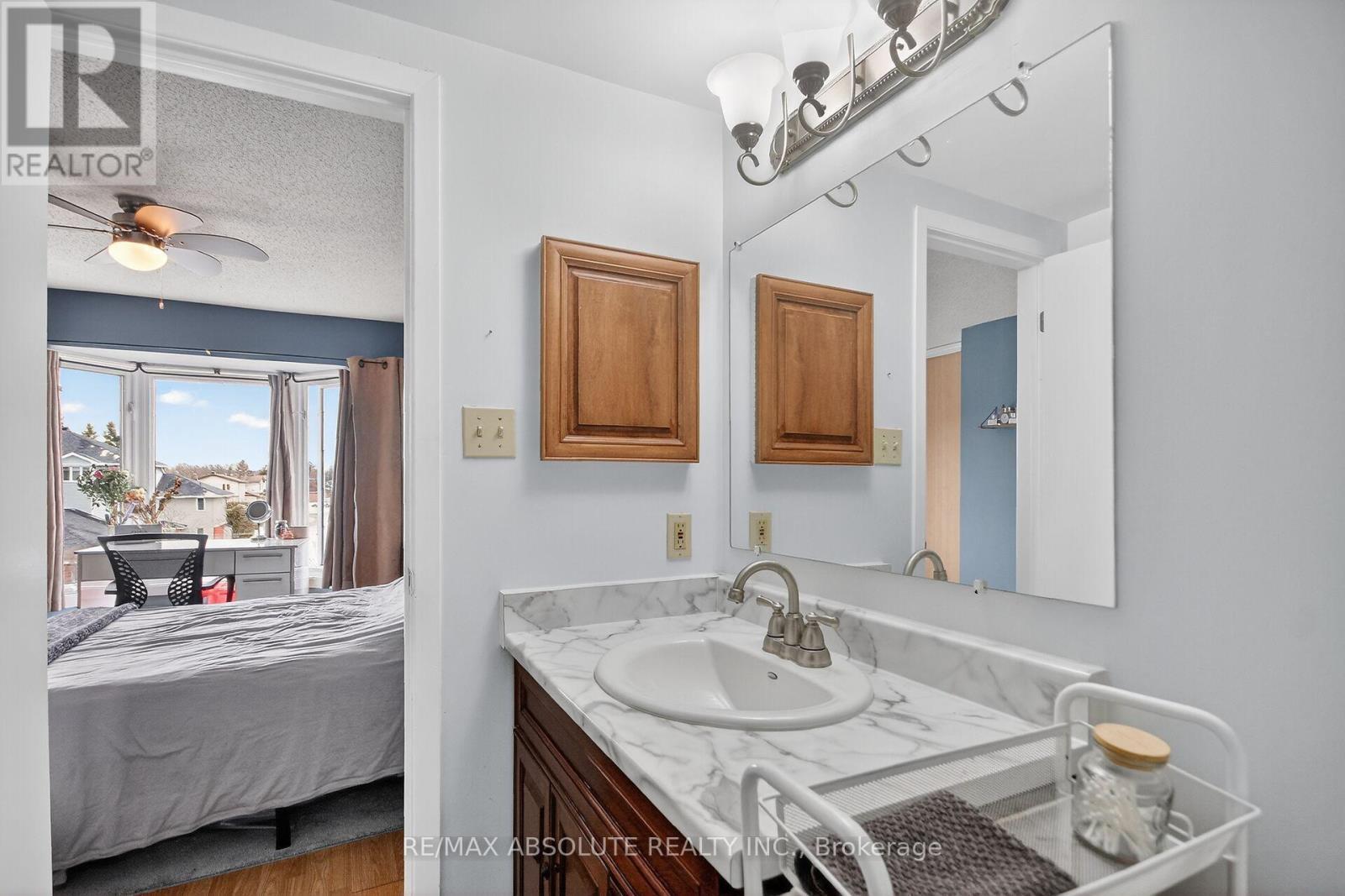 231 Harriot Private, Ottawa, ON - Indoor Photo Showing Bathroom
