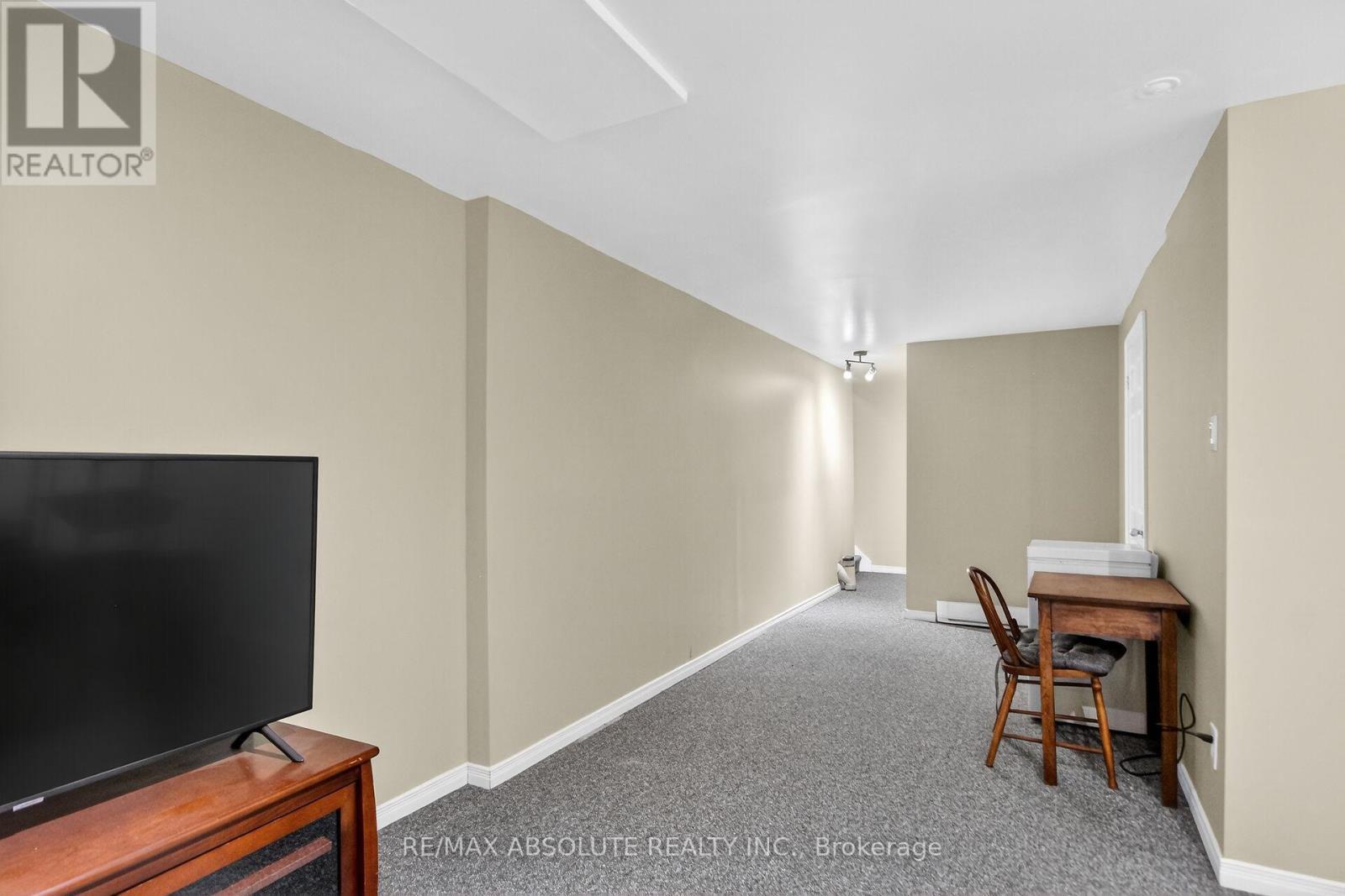 231 Harriot Private, Ottawa, ON - Indoor Photo Showing Other Room