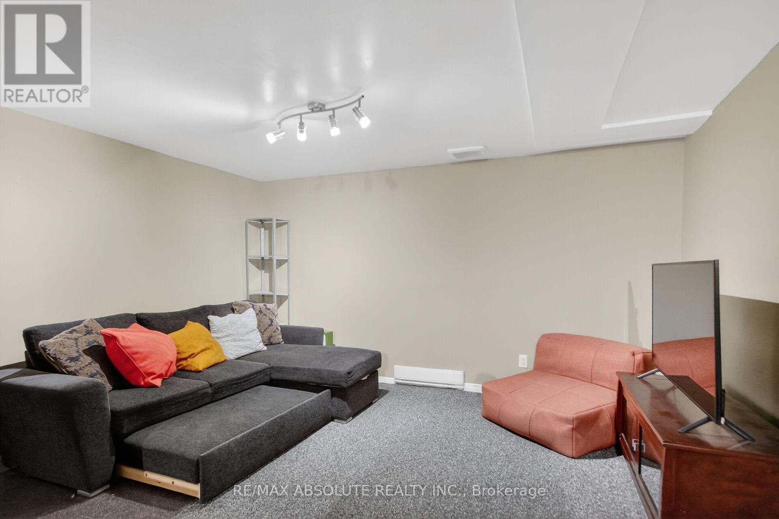 231 Harriot Private, Ottawa, ON - Indoor