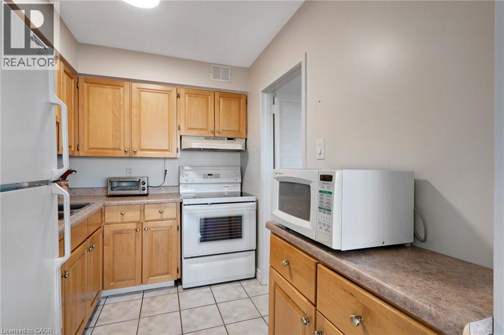 24 Midland Drive Unit# 708, Kitchener, ON - Indoor Photo Showing Kitchen