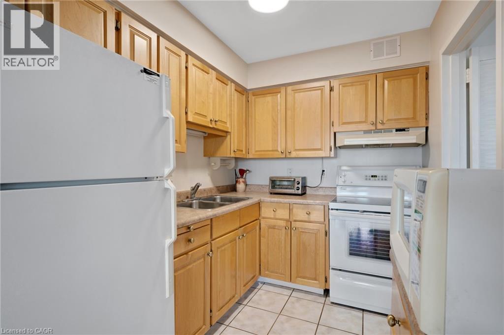 24 Midland Drive Unit# 708, Kitchener, ON - Indoor Photo Showing Kitchen With Double Sink