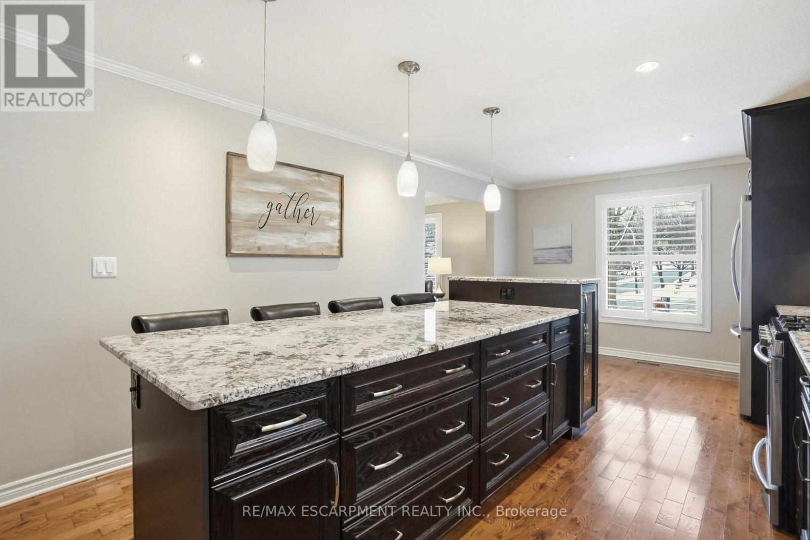 1995 Kerns Road, Burlington, ON - Indoor Photo Showing Kitchen
