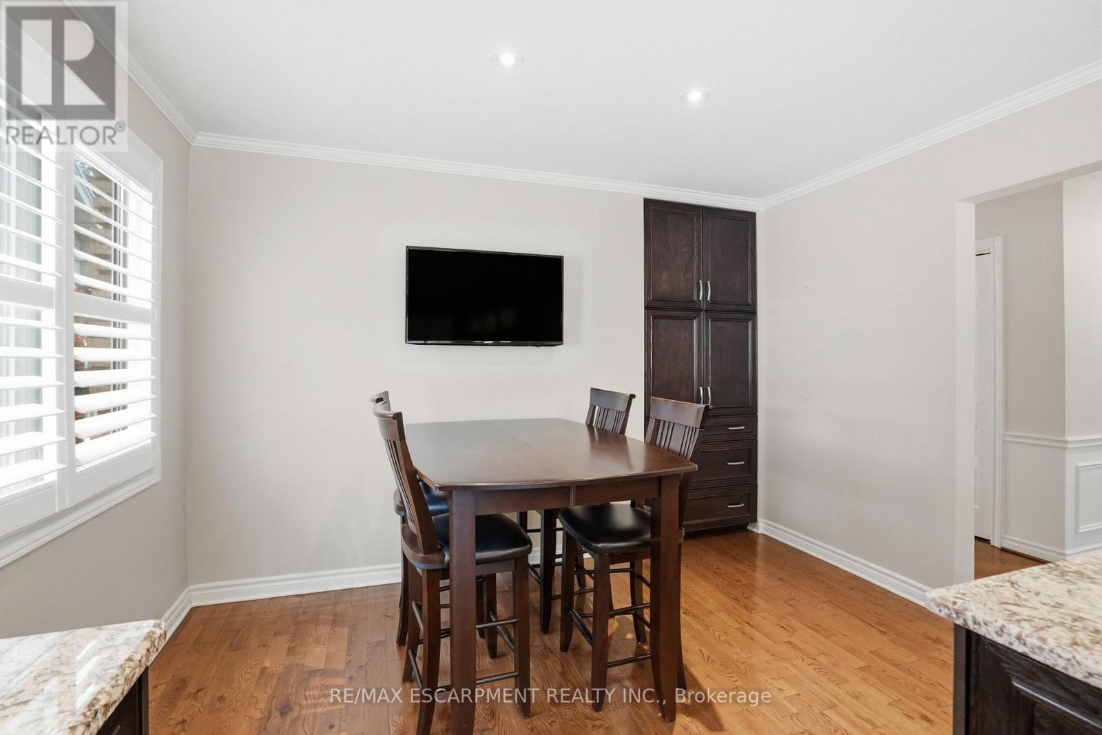 1995 Kerns Road, Burlington, ON - Indoor Photo Showing Dining Room