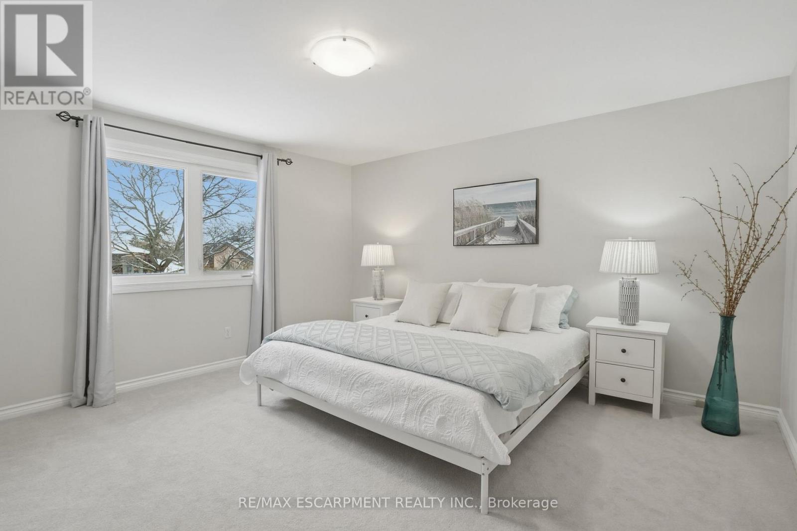 1995 Kerns Road, Burlington, ON - Indoor Photo Showing Bedroom