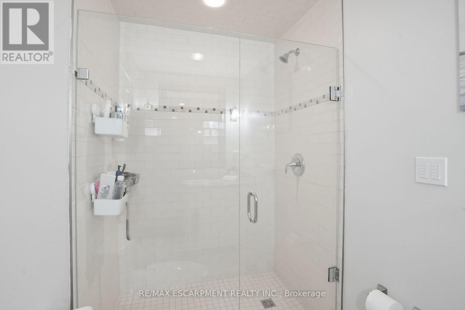 1995 Kerns Road, Burlington, ON - Indoor Photo Showing Bathroom