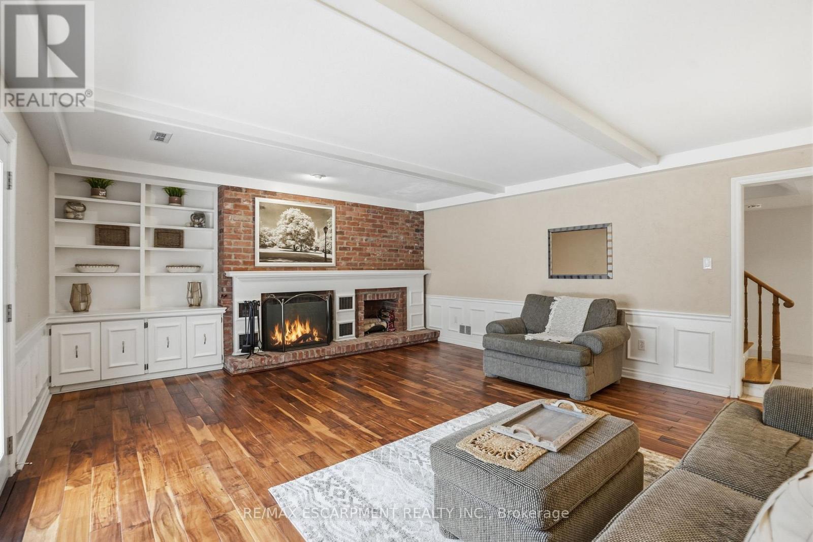 1995 Kerns Road, Burlington, ON - Indoor Photo Showing Living Room With Fireplace