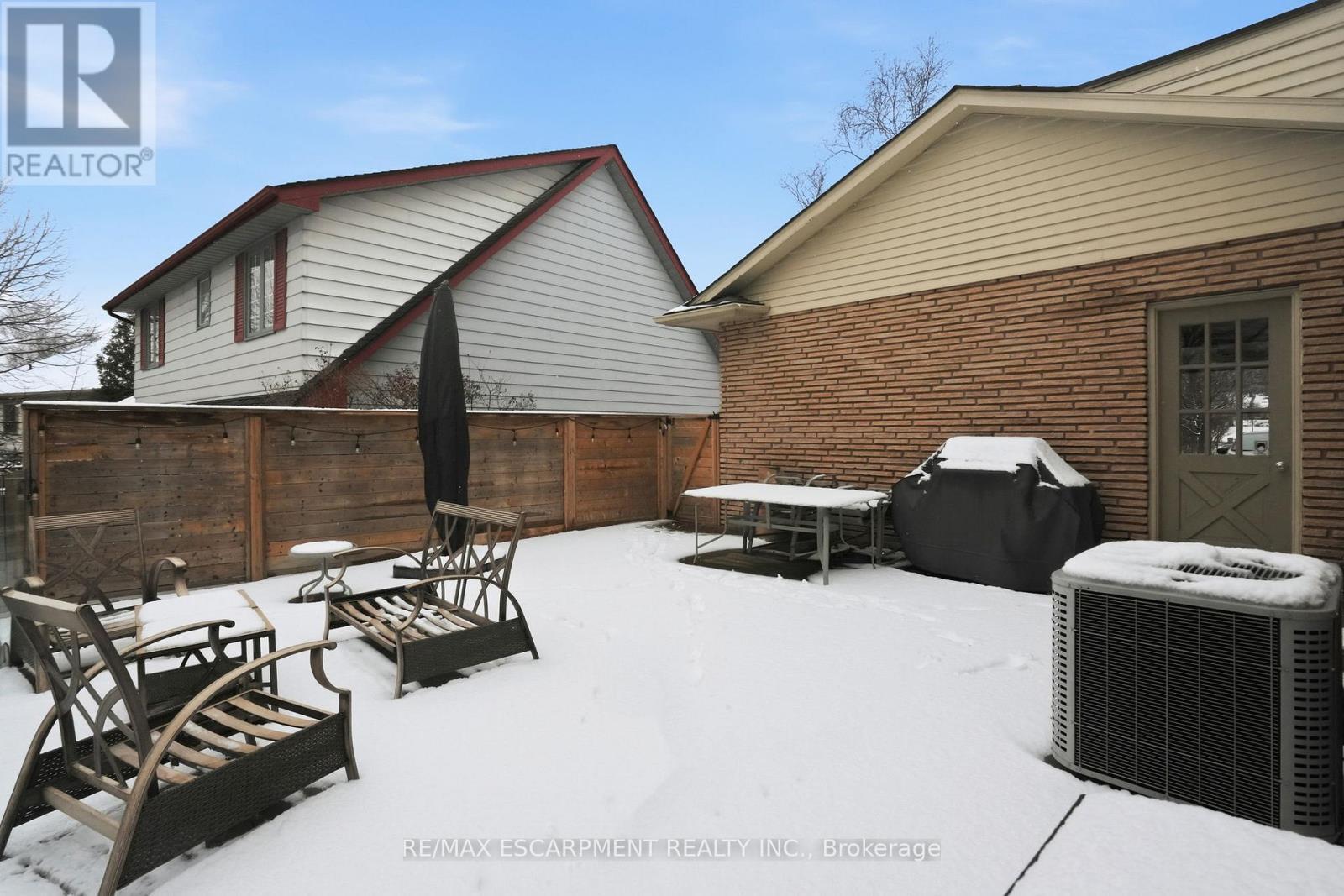 1995 Kerns Road, Burlington, ON - Outdoor With Exterior