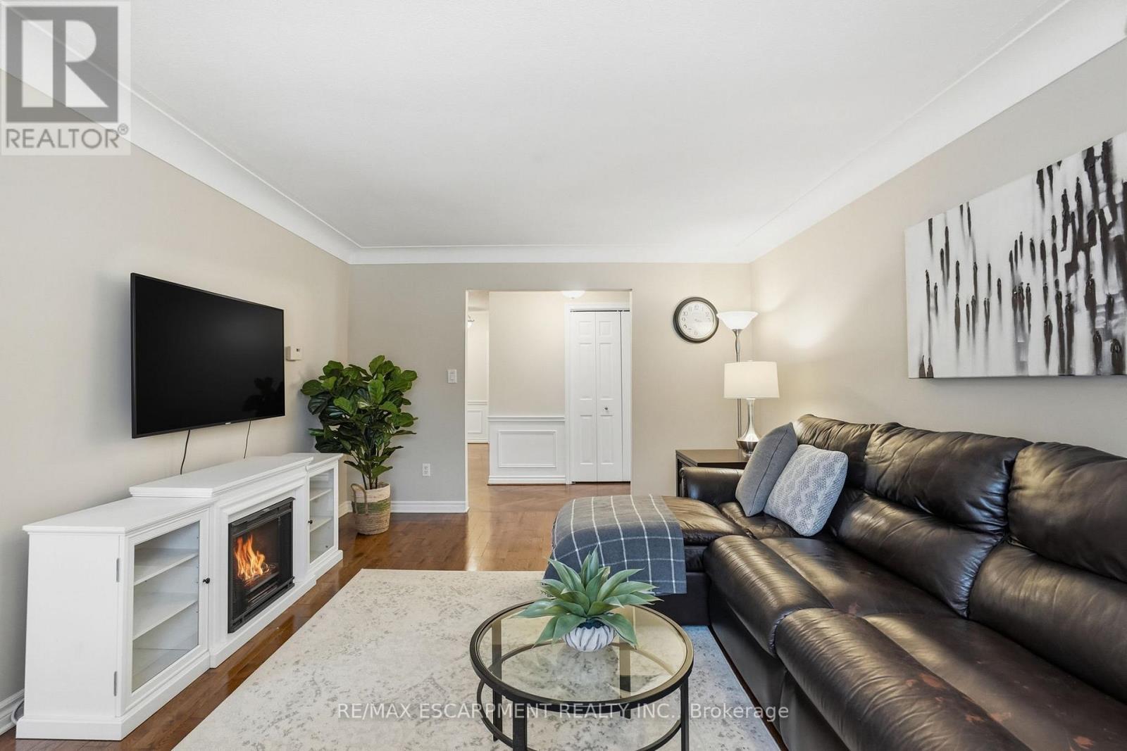1995 Kerns Road, Burlington, ON - Indoor Photo Showing Living Room With Fireplace