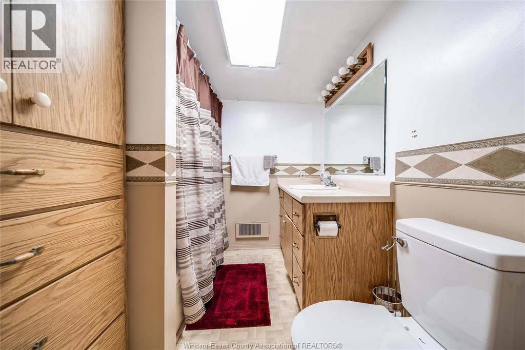 178 First Street, Belle River, ON - Indoor Photo Showing Bathroom