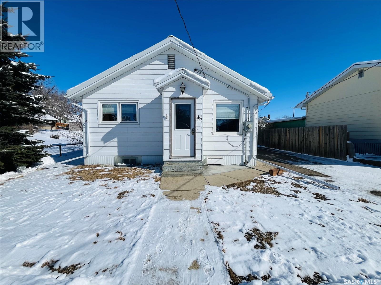 45 6Th Avenue Ne, Swift Current, SK - Outdoor