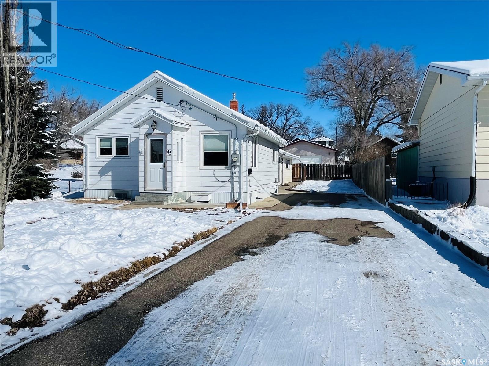 45 6Th Avenue Ne, Swift Current, SK - Outdoor