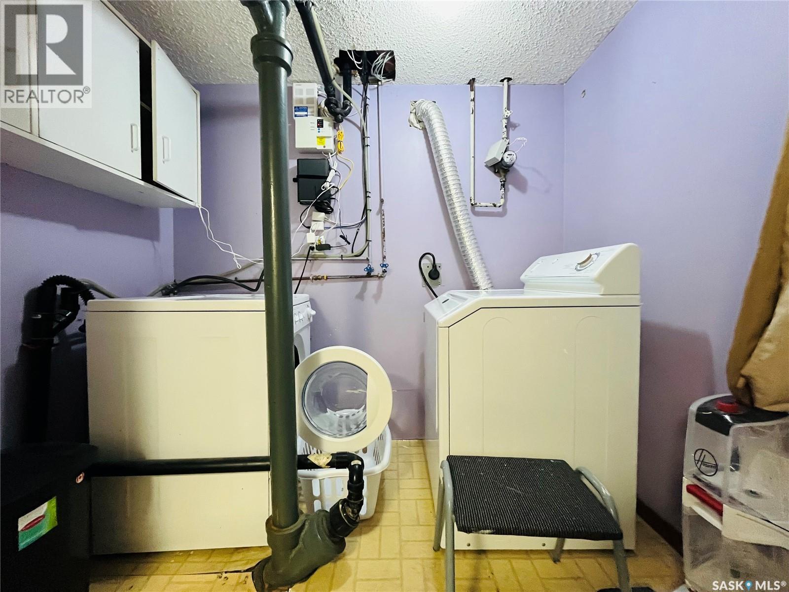 45 6Th Avenue Ne, Swift Current, SK - Indoor Photo Showing Laundry Room