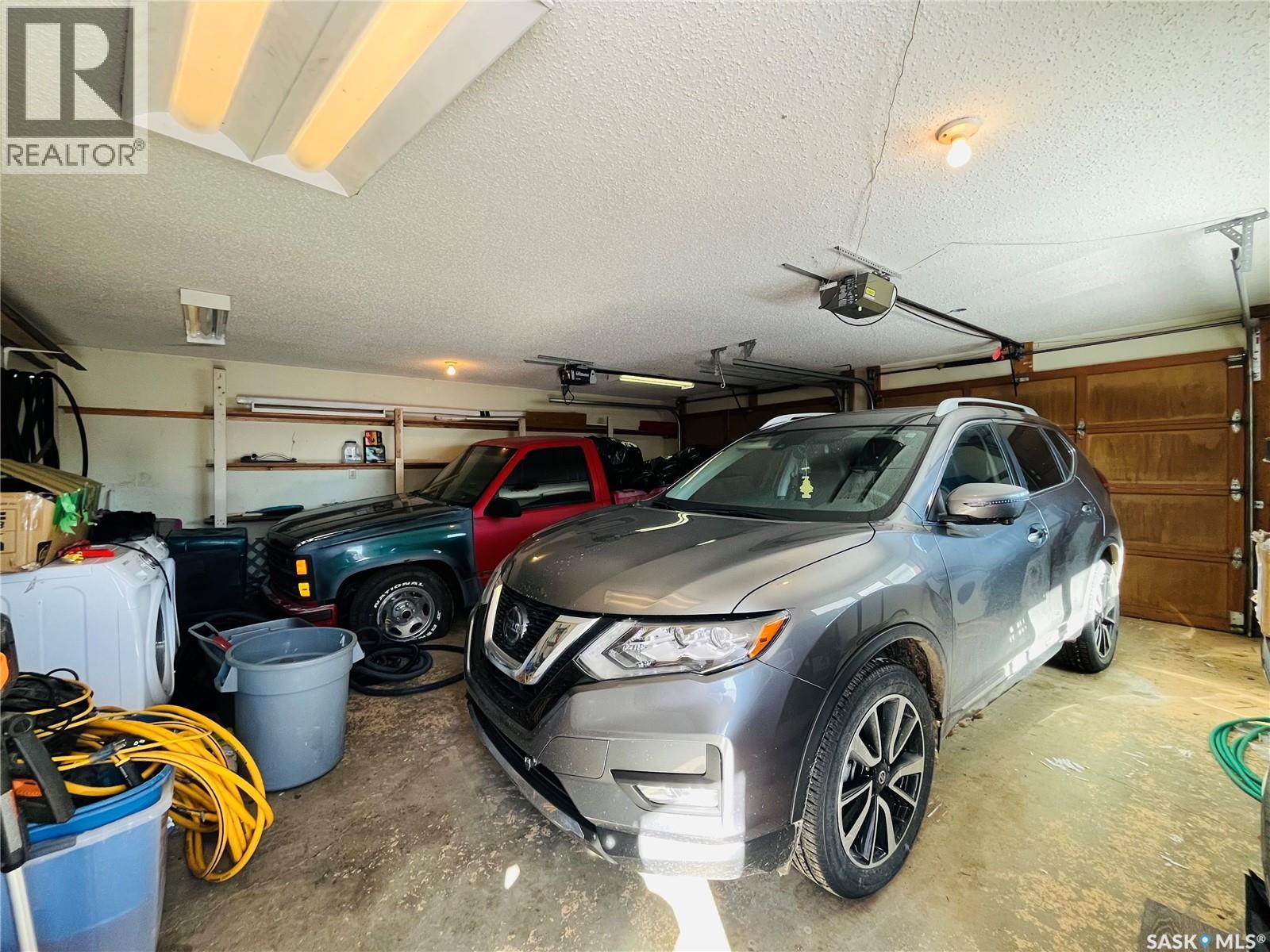 45 6Th Avenue Ne, Swift Current, SK - Indoor Photo Showing Garage
