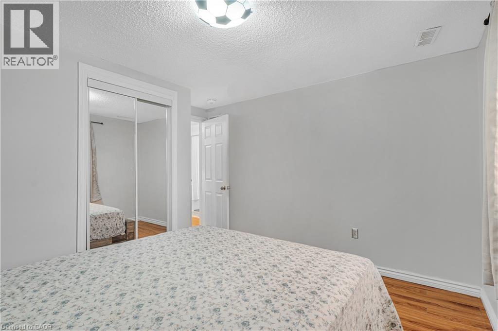 2 Envoy Boulevard, Hamilton, ON - Indoor Photo Showing Bedroom