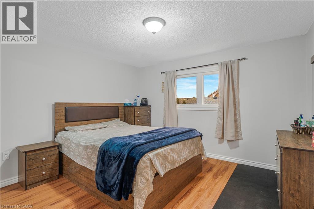 2 Envoy Boulevard, Hamilton, ON - Indoor Photo Showing Bedroom