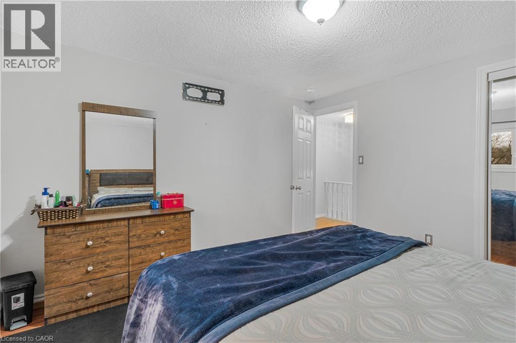 2 Envoy Boulevard, Hamilton, ON - Indoor Photo Showing Bedroom