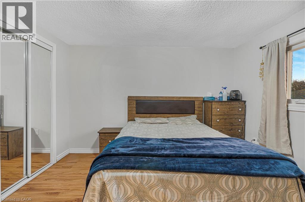 2 Envoy Boulevard, Hamilton, ON - Indoor Photo Showing Bedroom