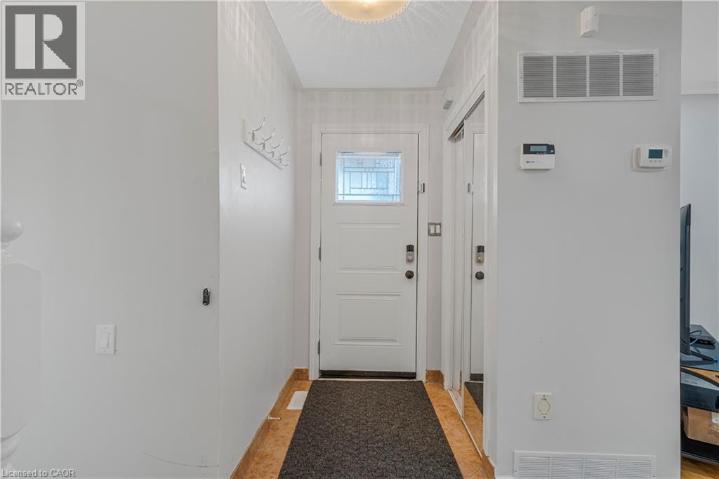 2 Envoy Boulevard, Hamilton, ON - Indoor Photo Showing Other Room