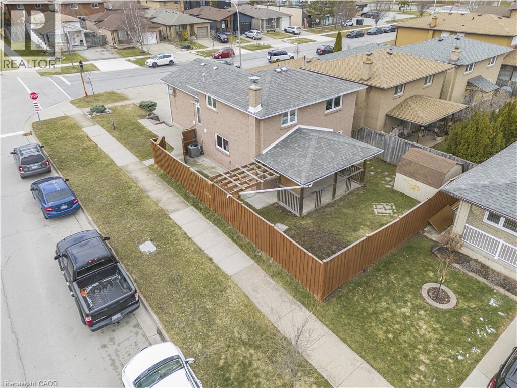 2 Envoy Boulevard, Hamilton, ON - Outdoor