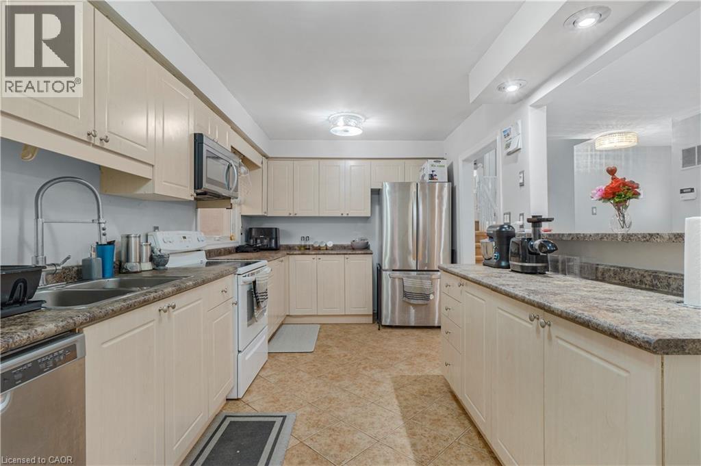 2 Envoy Boulevard, Hamilton, ON - Indoor Photo Showing Kitchen With Double Sink