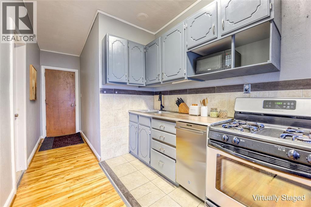 1548 St. Clair Parkway Unit# 1 Upper, St Clair, ON - Indoor Photo Showing Kitchen