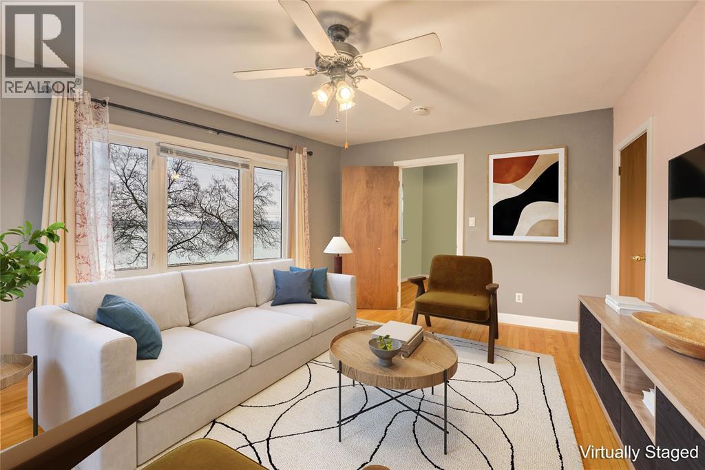 1548 St. Clair Parkway Unit# 1 Upper, St Clair, ON - Indoor Photo Showing Living Room