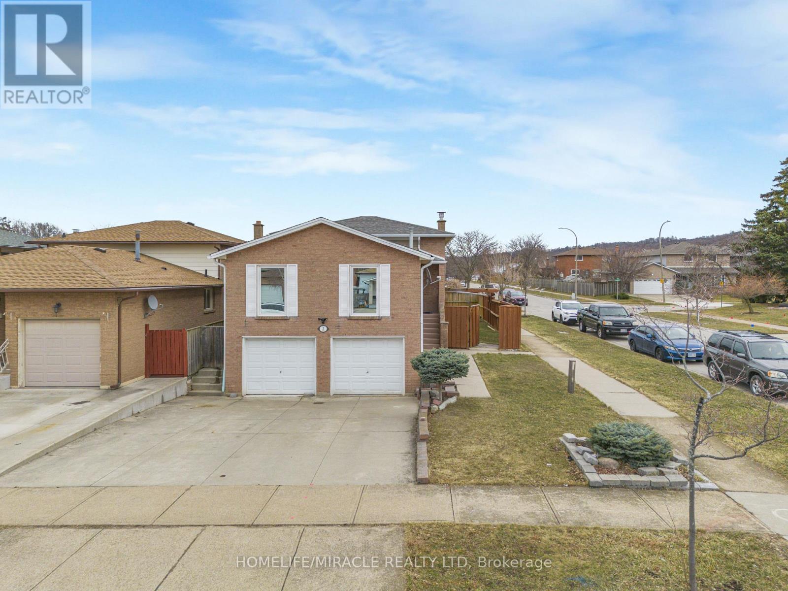 2 Envoy Boulevard, Hamilton, ON - Outdoor