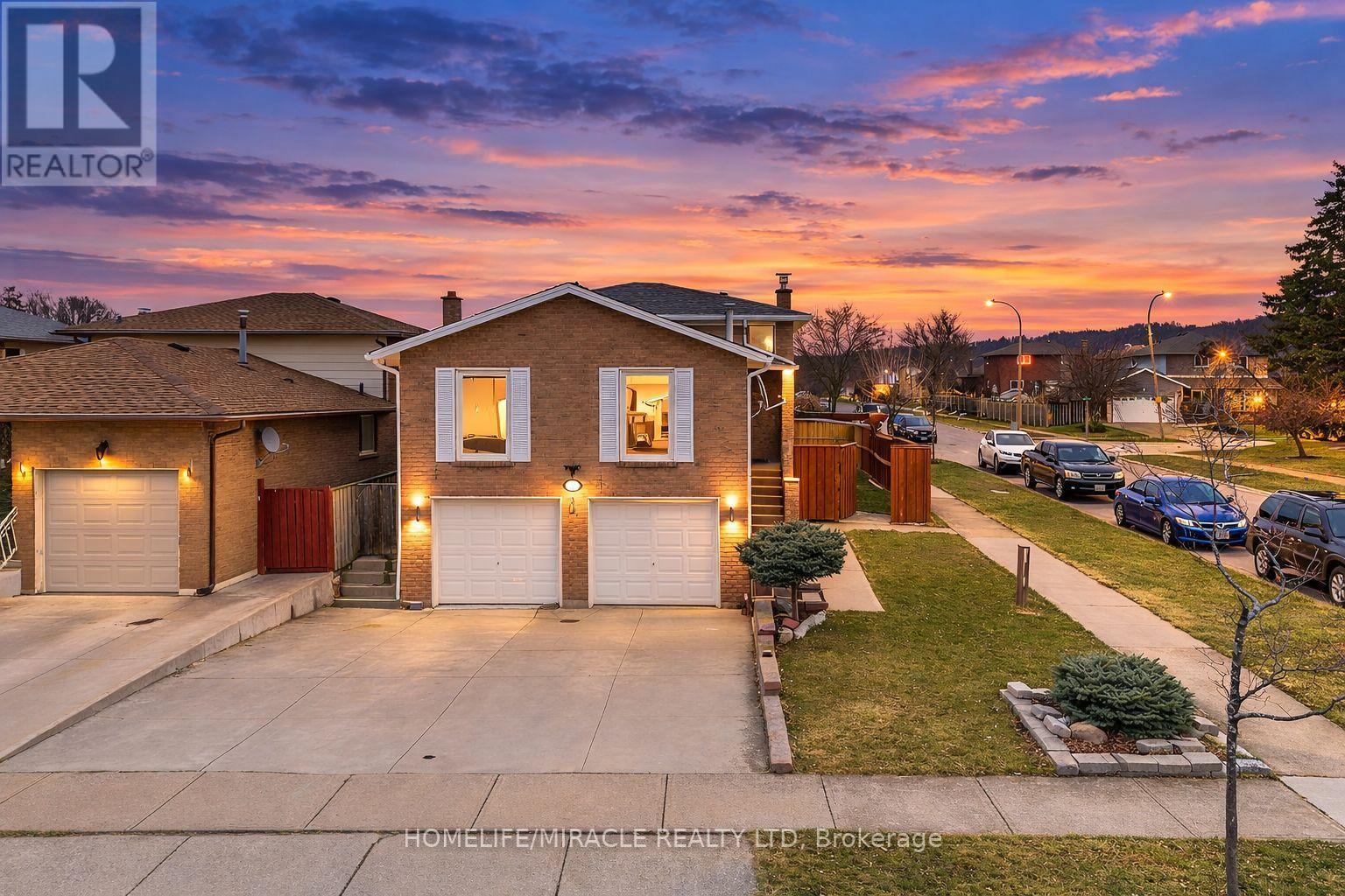 2 Envoy Boulevard, Hamilton, ON - Outdoor With View