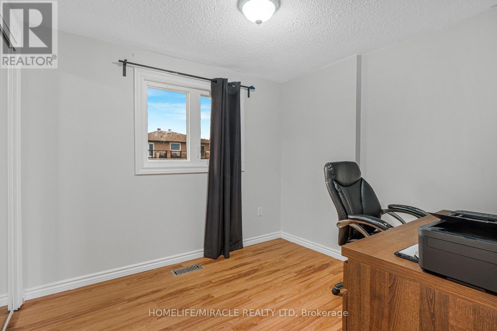 2 Envoy Boulevard, Hamilton, ON - Indoor Photo Showing Office