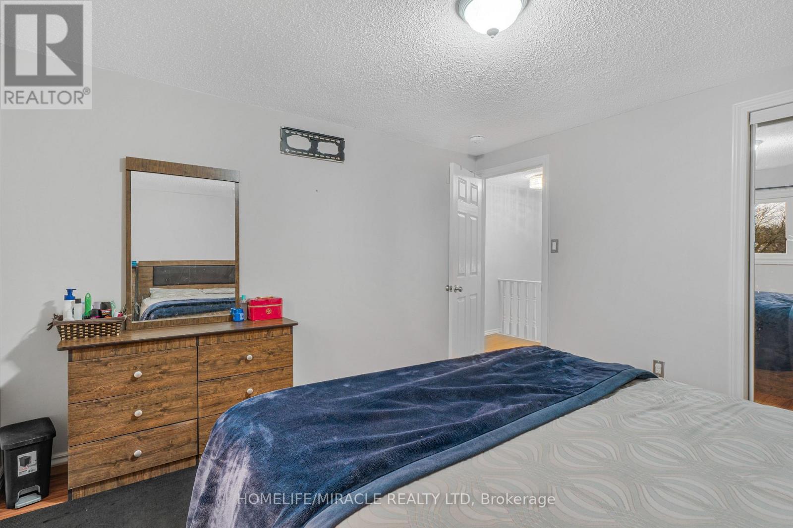 2 Envoy Boulevard, Hamilton, ON - Indoor Photo Showing Bedroom