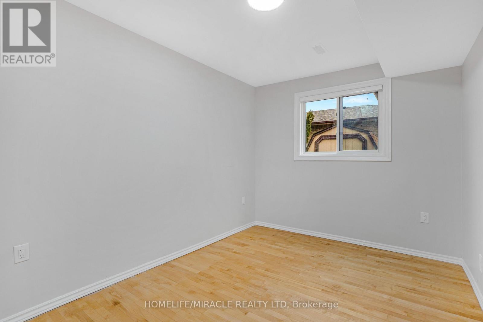 2 Envoy Boulevard, Hamilton, ON - Indoor Photo Showing Other Room