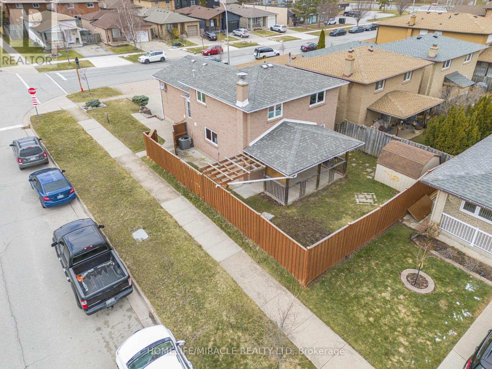 2 Envoy Boulevard, Hamilton, ON - Outdoor