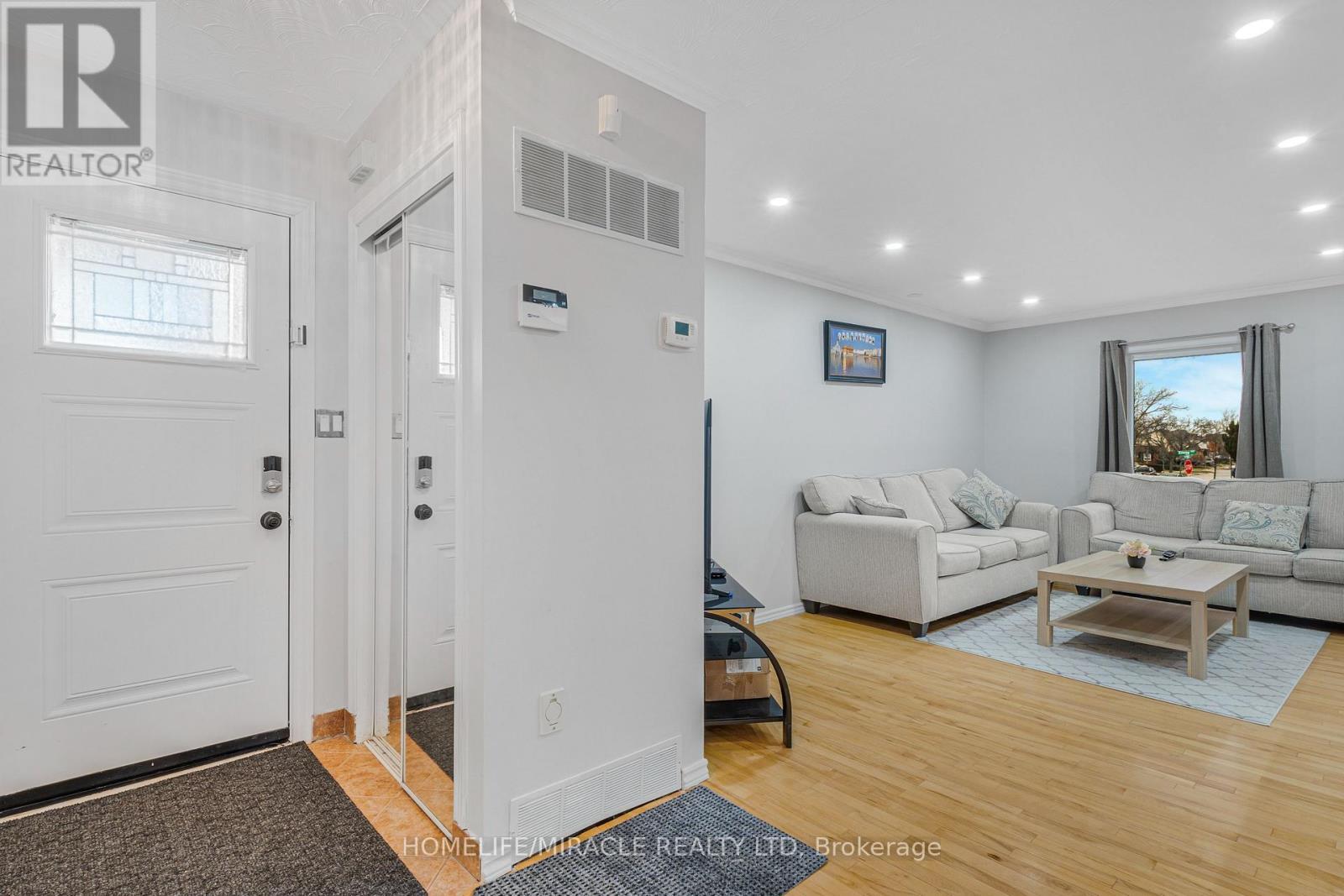2 Envoy Boulevard, Hamilton, ON - Indoor