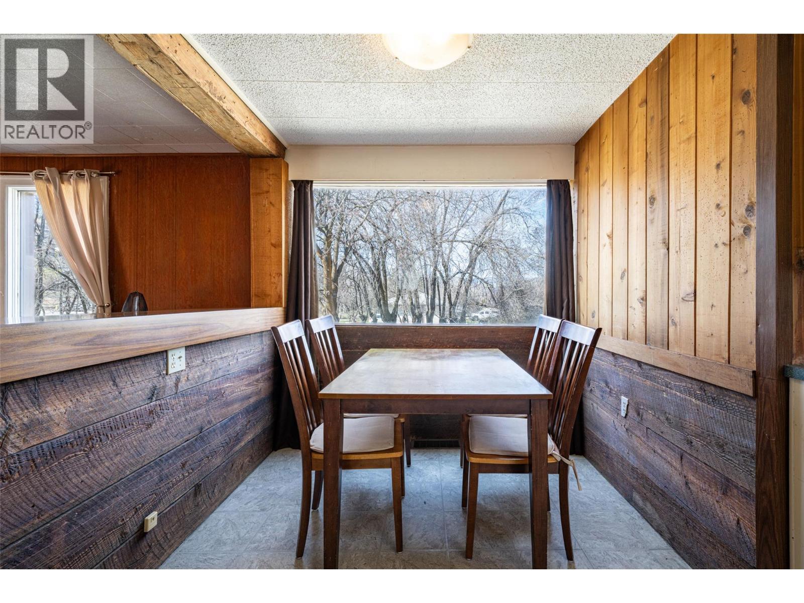 Dining area - 10091 6 Highway, Coldstream, BC