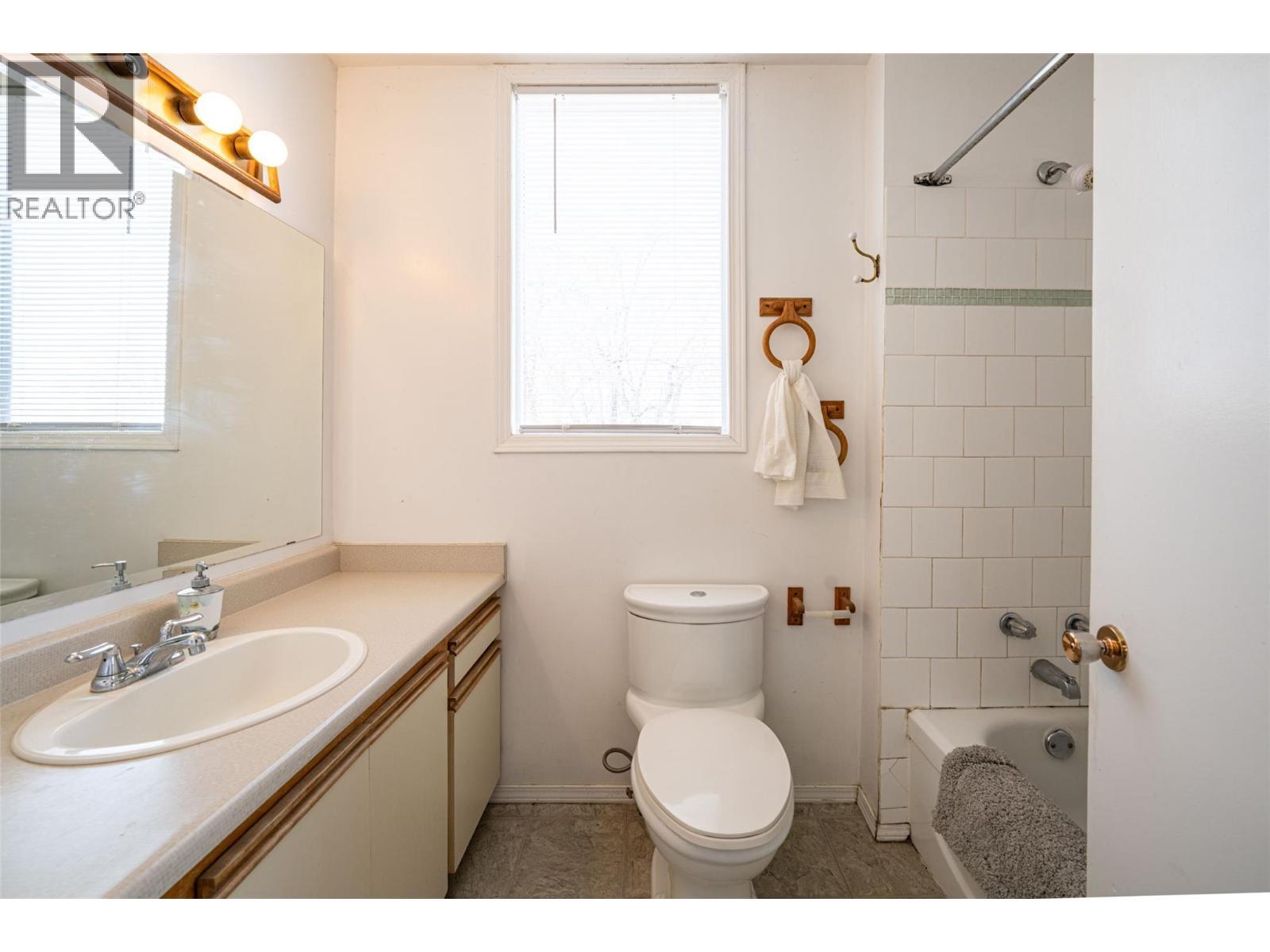 Bathroom - 10091 6 Highway, Coldstream, BC