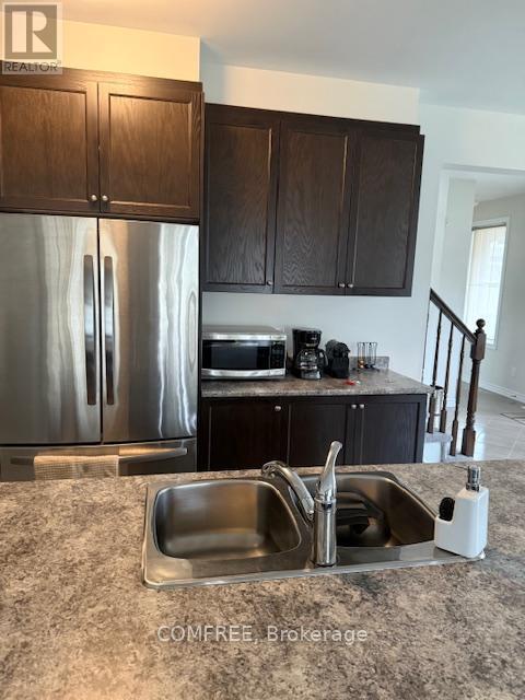 784 Logperch Circle, Ottawa, ON - Indoor Photo Showing Kitchen With Double Sink